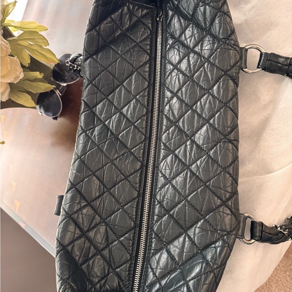 Chanel leather tote - Picture 10 of 11